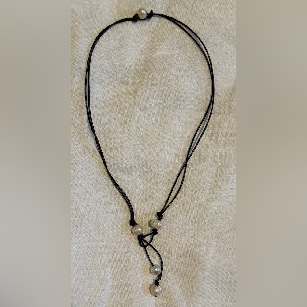 Leather cord Pearl Lariat necklace - Picture 2 of 2